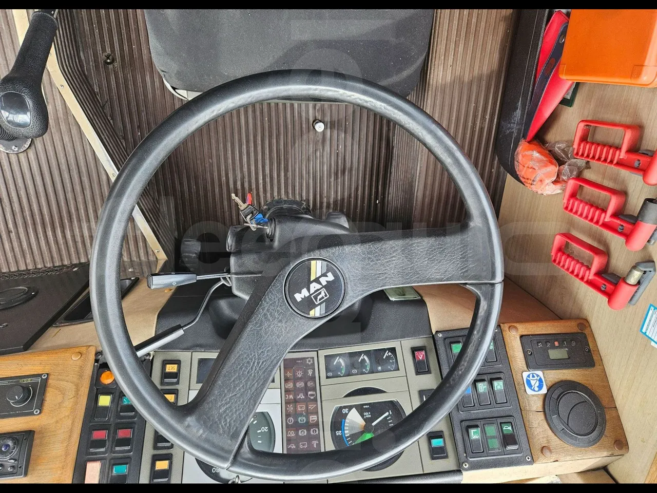 Man 11.220 Intercar Greeny / Euro2 - 162 Kw - 8,820 Mt - steering wheel photo