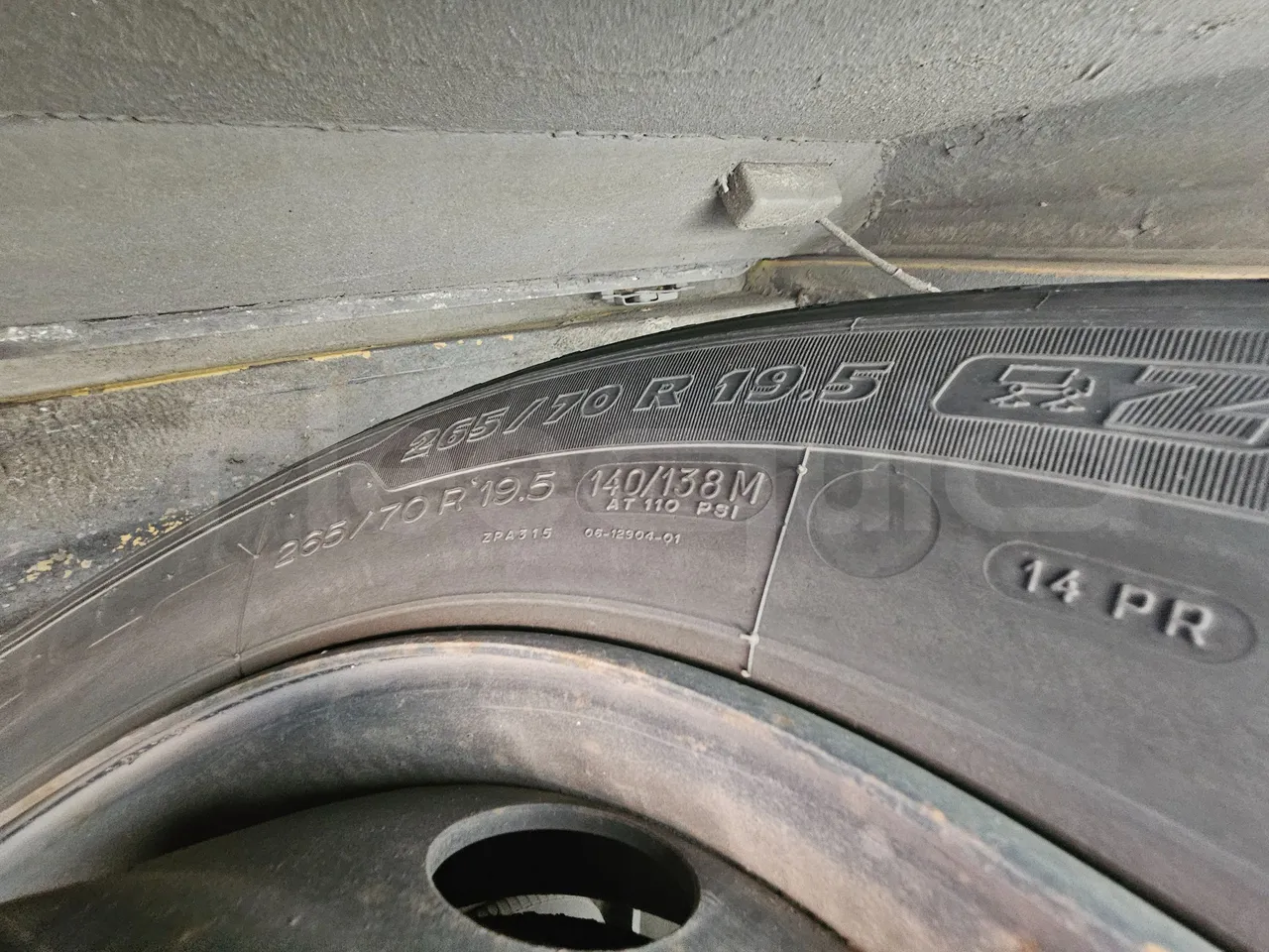 Man 11.220 Intercar Greeny / Euro2 - 162 Kw - 8,820 Mt - front left tire measurements