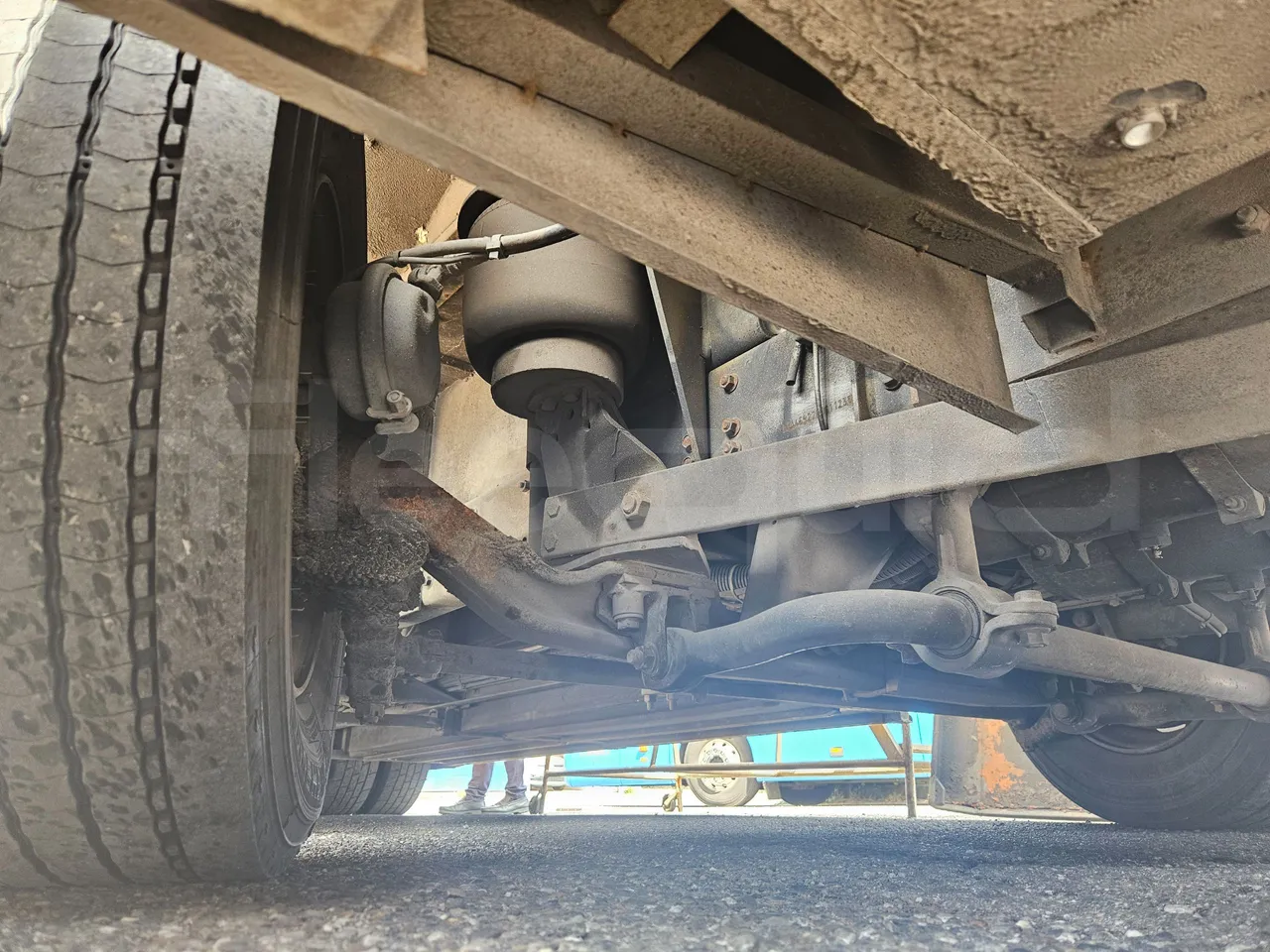 Man 11.220 Intercar Greeny / Euro2 - 162 Kw - 8,820 Mt - front axle right side