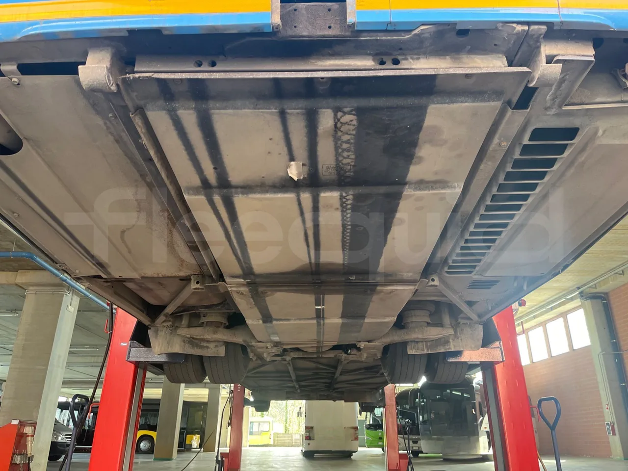 Mercedes-Benz Integro E5 4 - Euro5 - 220kW - 12.140mt - axel 2 air springs 1 right