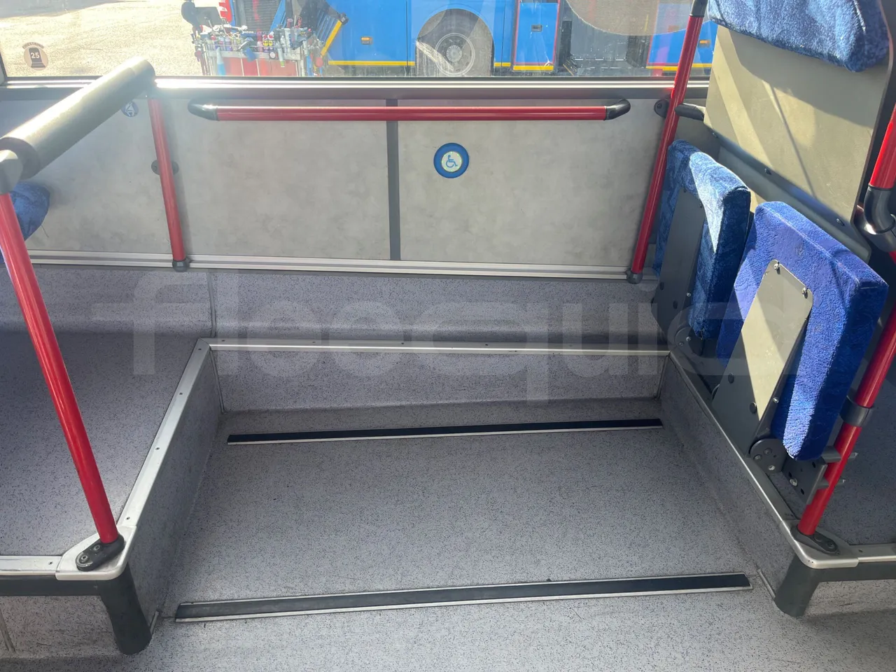 Mercedes-Benz Integro E5 4 - Euro5 - 220kW - 12.140mt - disabled area photo