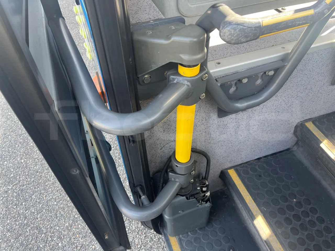 Mercedes-Benz Integro E5 4 - Euro5 - 220kW - 12.140mt - door mechanism photo