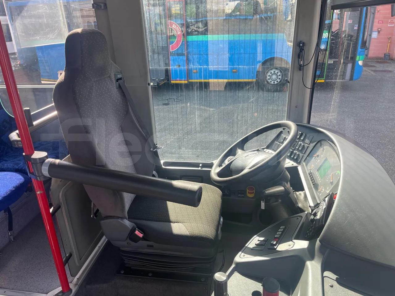 Mercedes-Benz Integro E5 4 - Euro5 - 220kW - 12.140mt - driver's seat photo