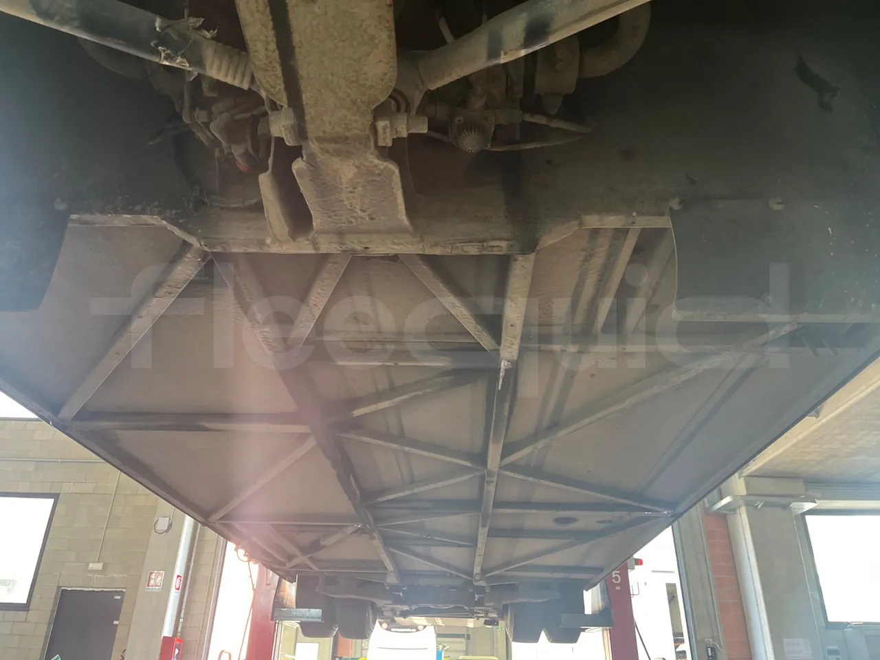 Mercedes-Benz Integro E5 4 - Euro5 - 220kW - 12.140mt - front brake calipers left