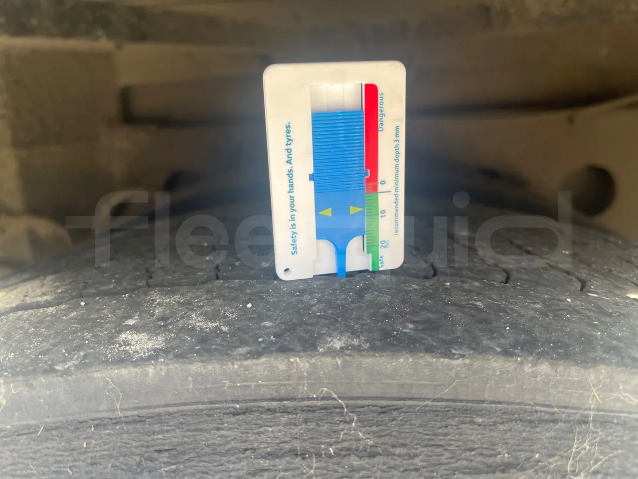 Mercedes-Benz Integro E5 4 - Euro5 - 220kW - 12.140mt - tread condition front tires right