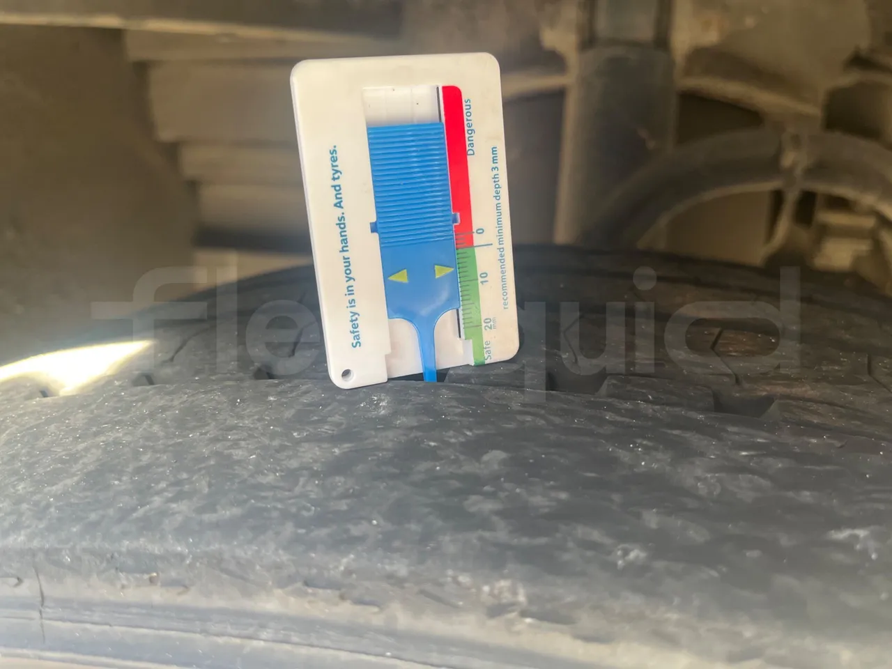 Mercedes-Benz Integro E5 4 - Euro5 - 220kW - 12.140mt - tread condition second axle tires left