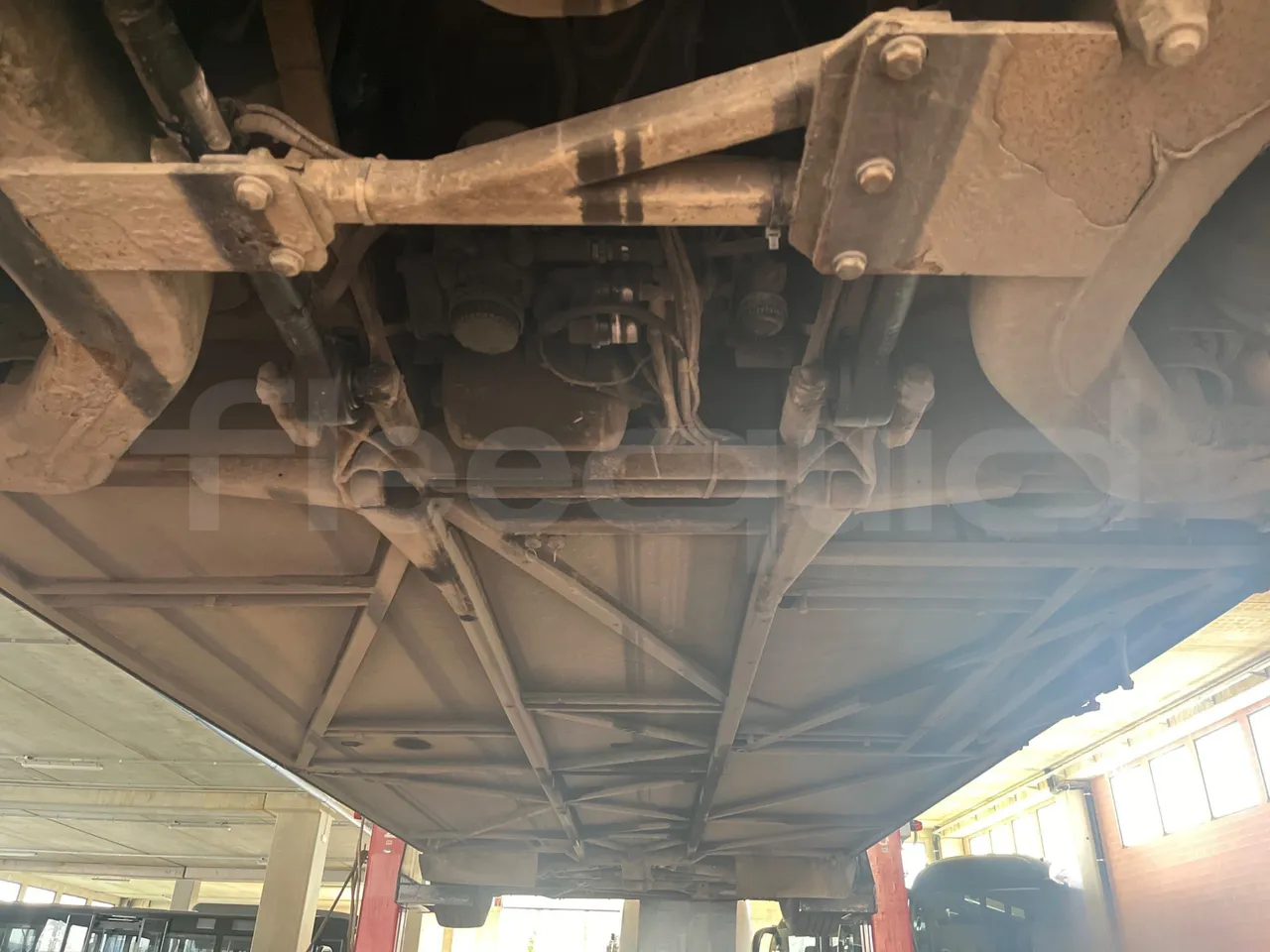 Mercedes-Benz Integro E5 4 - Euro5 - 220kW - 12.140mt - axle 2 shock absorbers 2 left