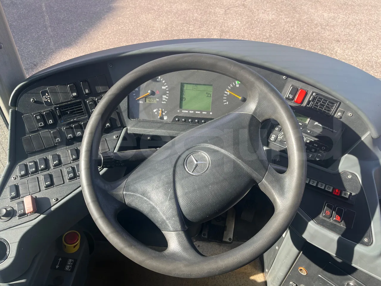 Mercedes-Benz Integro E5 4 - Euro5 - 220kW - 12.140mt - steering wheel photo