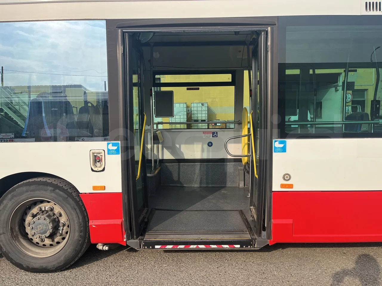 Iveco Heuliez Gx117 - Second Door Open