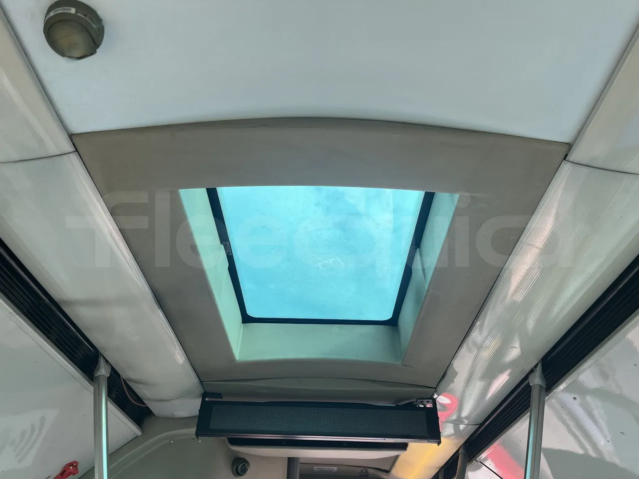 Iveco Heuliez Gx117 - Roof Hatch 1