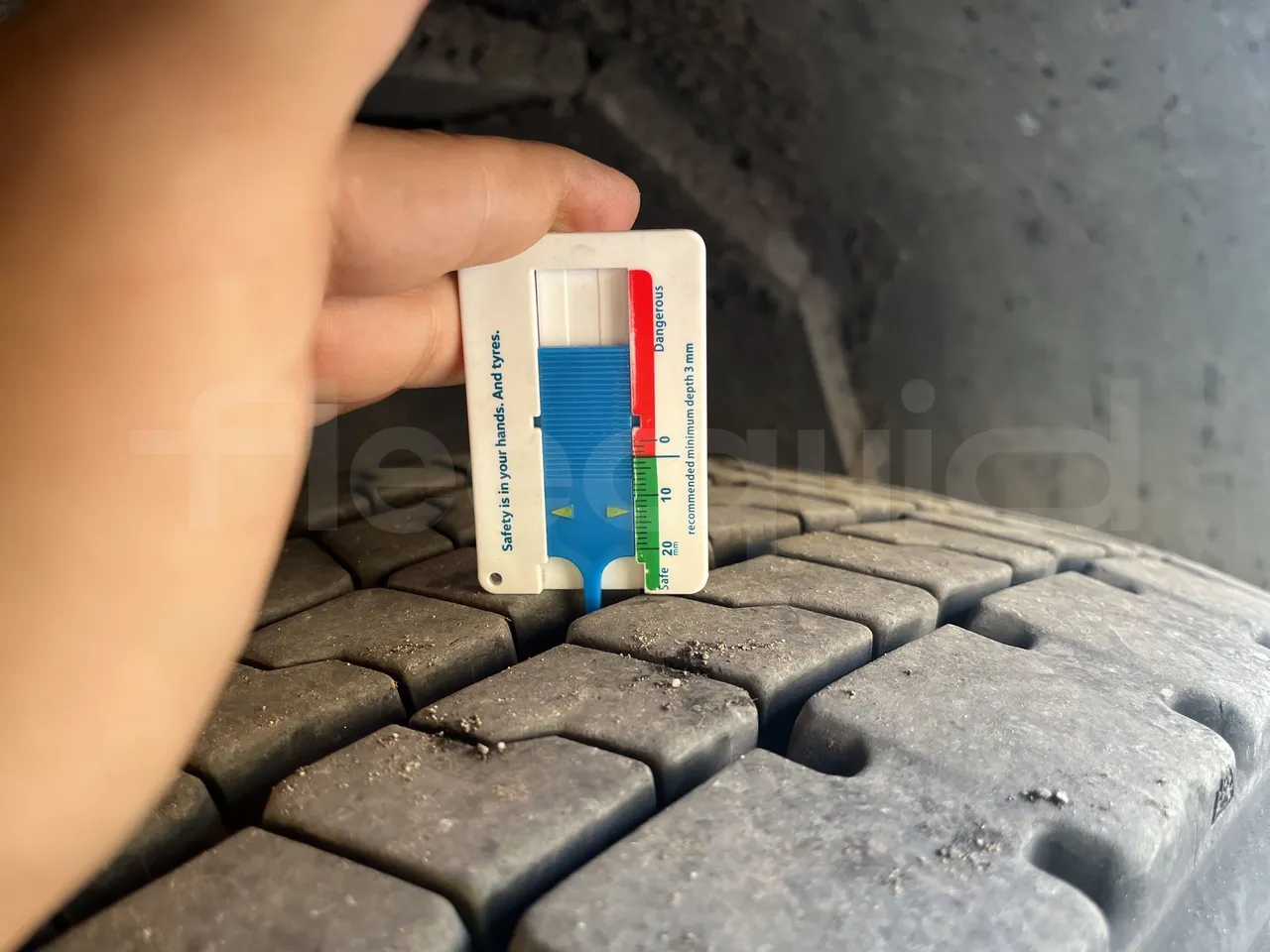 Iveco Heuliez Gx117 - Second Axle Left Side: Tyre Thickness