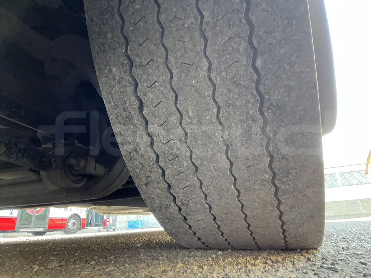 Iveco Heuliez Gx117 - First Axle Left Side: Tyre Tread