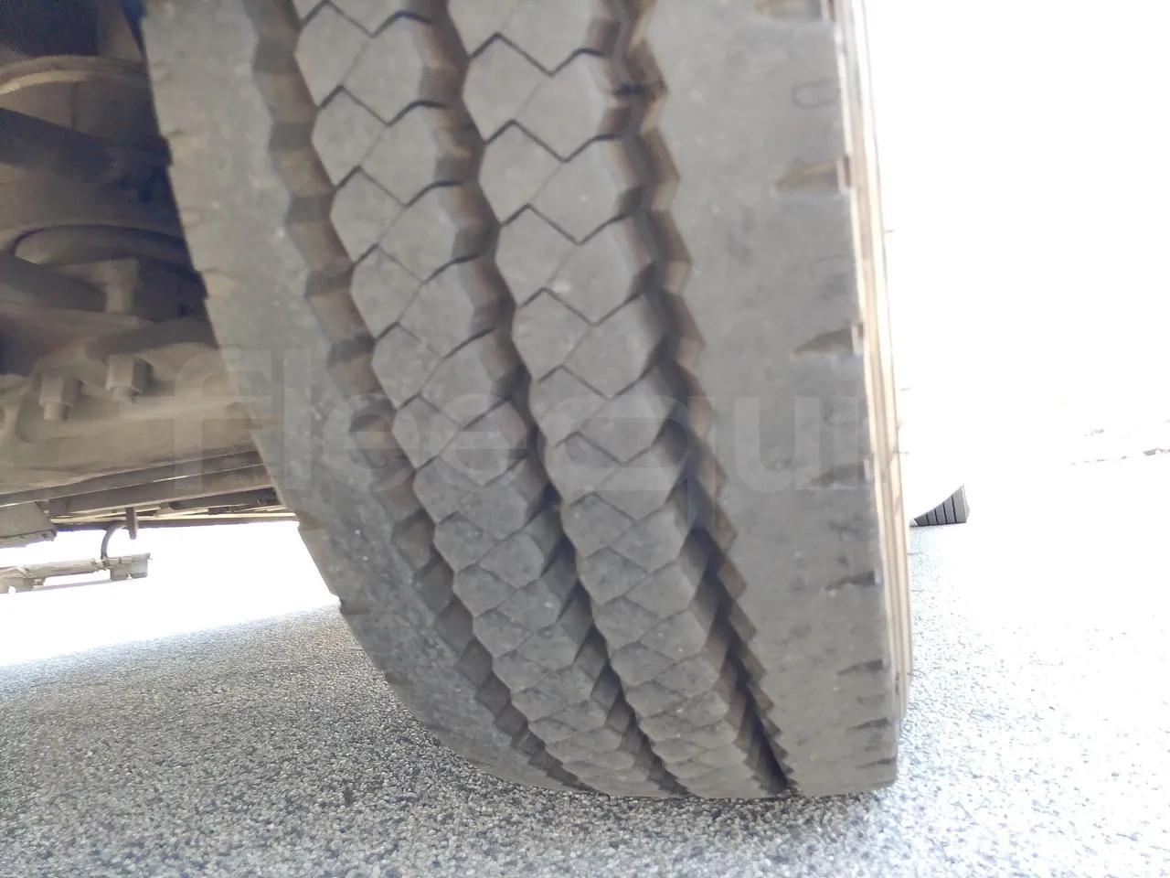 King Long XMQ6900 XMQ6900-3/ Euro 5 - 178Kw - 8,995 Mt - tread condition front tires right