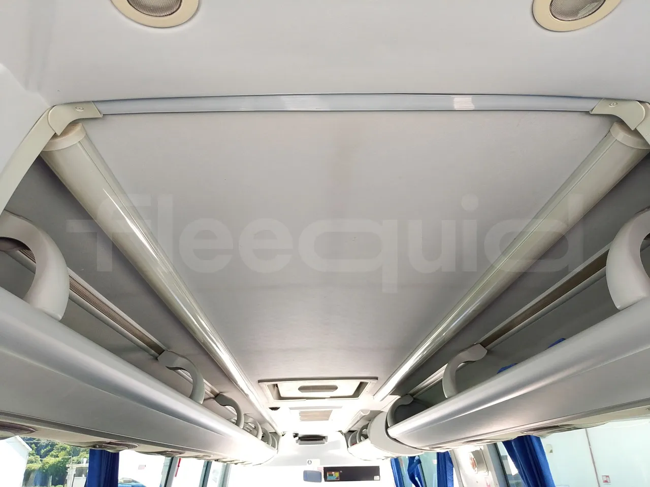King Long XMQ6900 XMQ6900-3/ Euro 5 - 178Kw - 8,995 Mt - overhead compartments photo