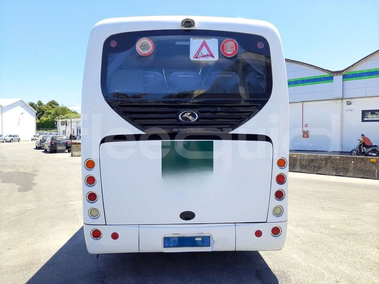 King Long XMQ6900 XMQ6900-3/ Euro 5 - 178Kw - 8,995 Mt - rear hatch closed