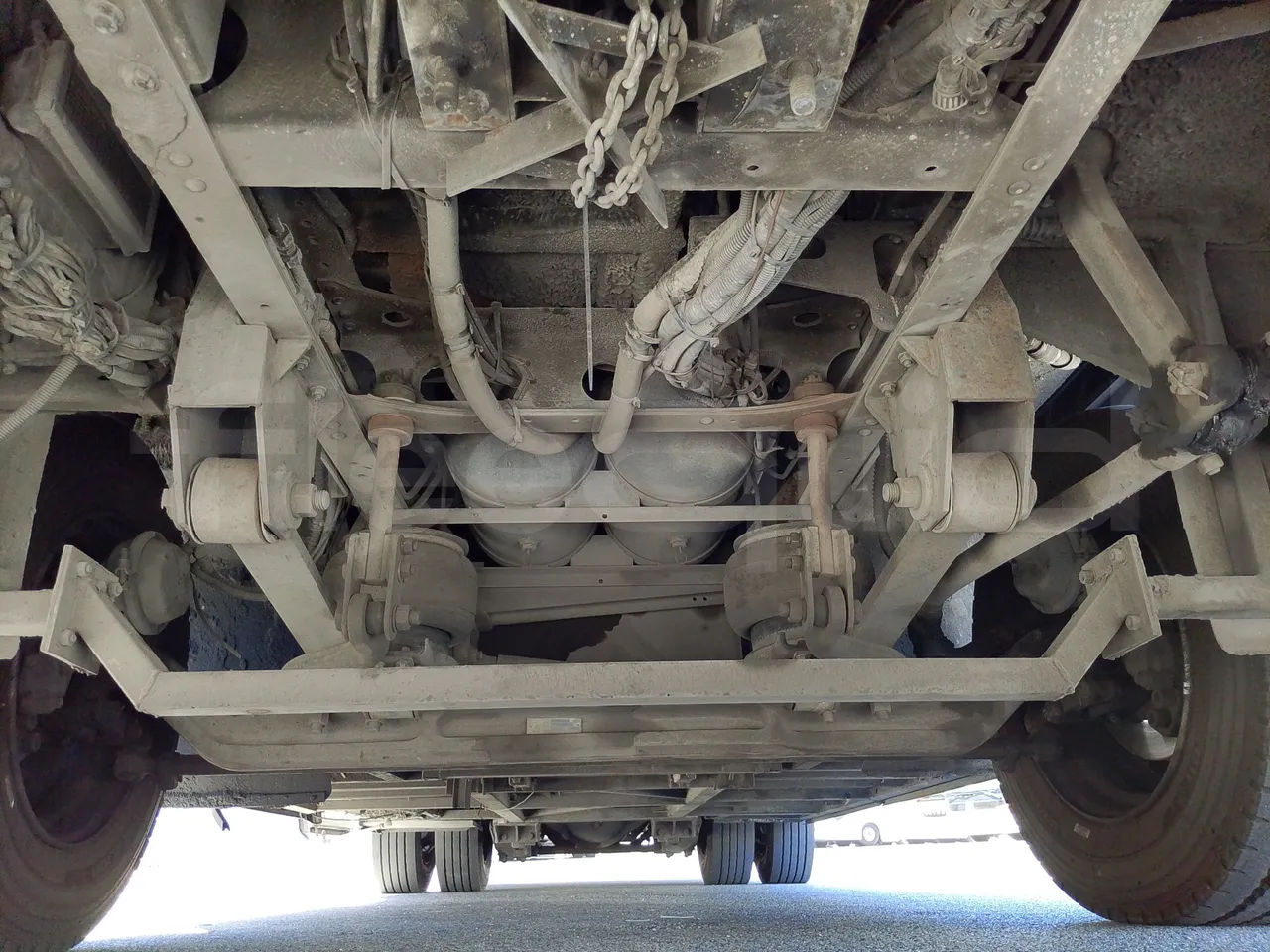 King Long XMQ6900 XMQ6900-3/ Euro 5 - 178Kw - 8,995 Mt - front undercarriage from front