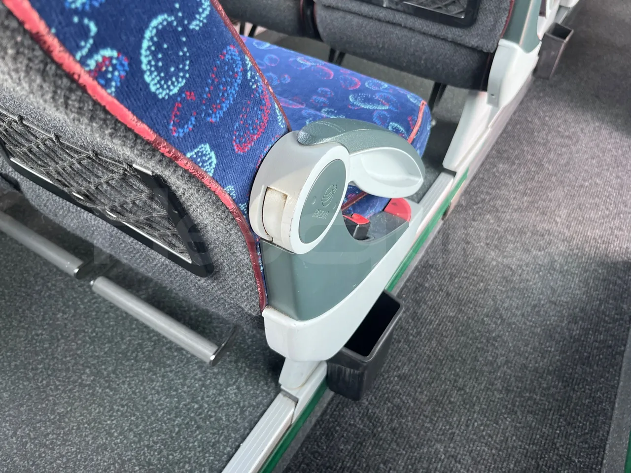 Scania 12B4X2 K420EB4X2 - Euro 4 - 308 kW - 12.750 mt - armrest detail photo