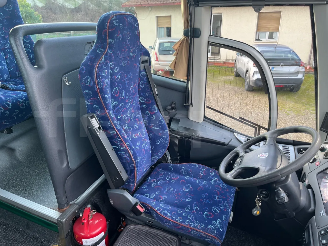 Scania 12B4X2 K420EB4X2 - Euro 4 - 308 kW - 12.750 mt - driver's seat photo