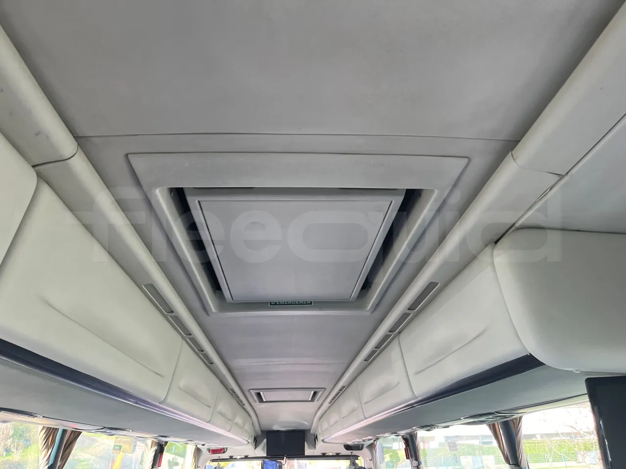 Scania 12B4X2 K420EB4X2 - Euro 4 - 308 kW - 12.750 mt - roof hatch 1