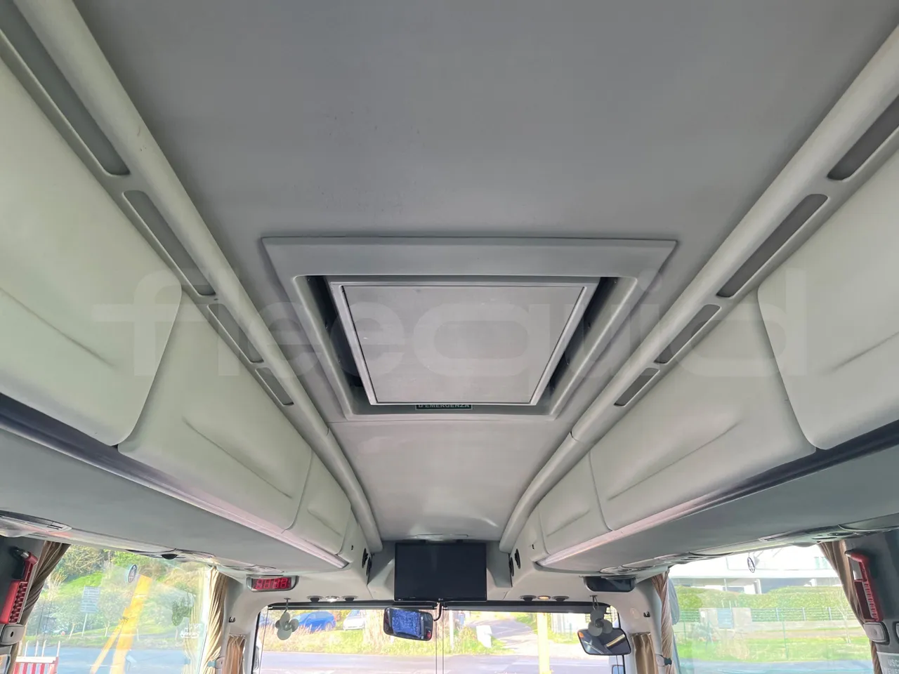 Scania 12B4X2 K420EB4X2 - Euro 4 - 308 kW - 12.750 mt - roof hatch 2