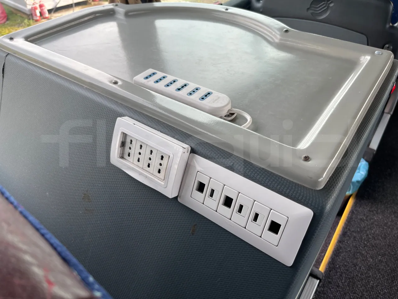 Scania 12B4X2 K420EB4X2 - Euro 4 - 308 kW - 12.750 mt - roof hatch 3