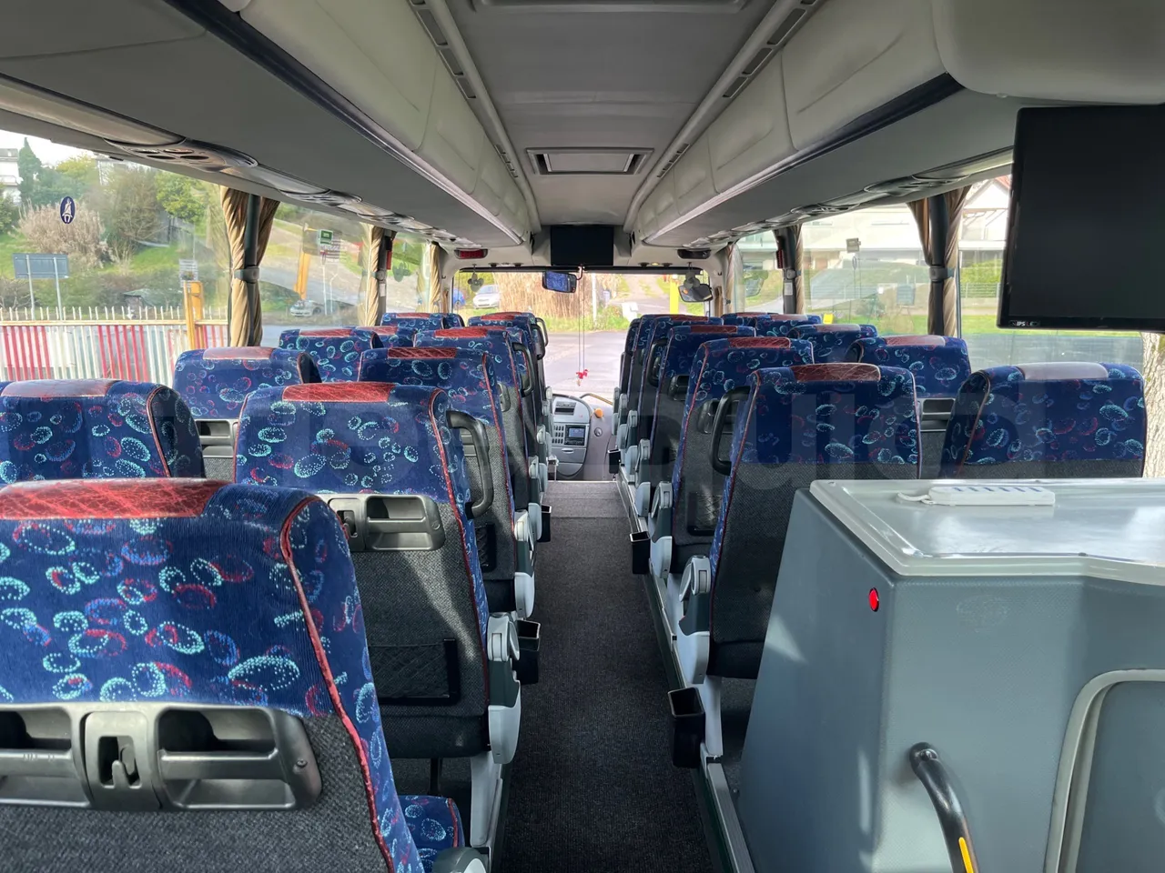 Scania 12B4X2 K420EB4X2 - Euro 4 - 308 kW - 12.750 mt - forward view middle aisle