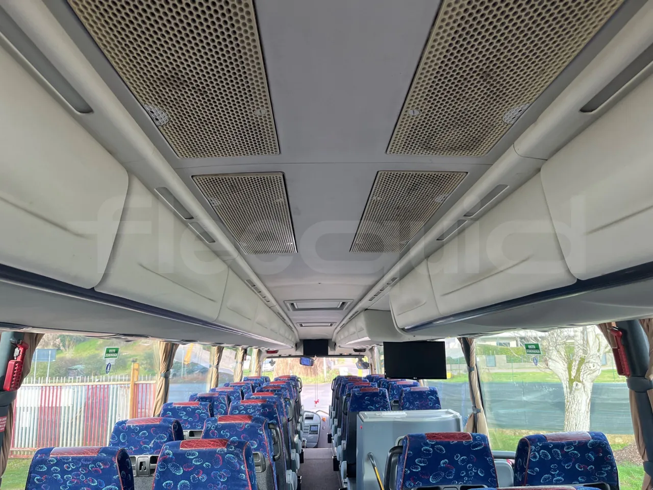 Scania 12B4X2 K420EB4X2 - Euro 4 - 308 kW - 12.750 mt - overhead compartments photo