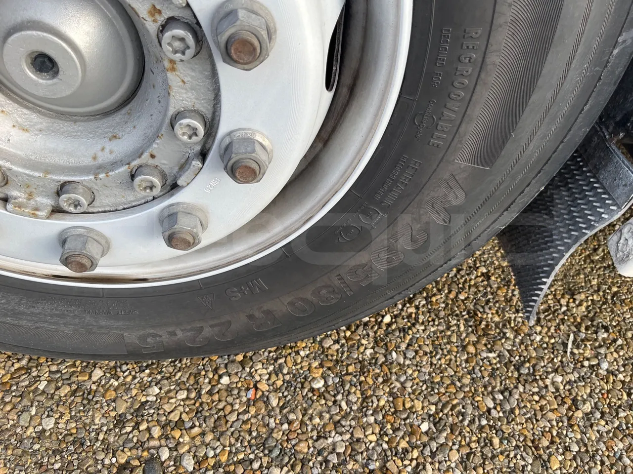 Scania 12B4X2 K420EB4X2 - Euro 4 - 308 kW - 12.750 mt - front left tire measurements