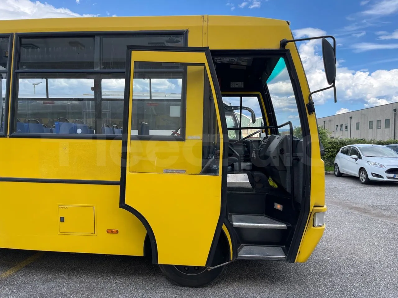 Iveco Cacciamali Tema 163/2 - EUR2 - 130kW - 9.195m - front door 1 open