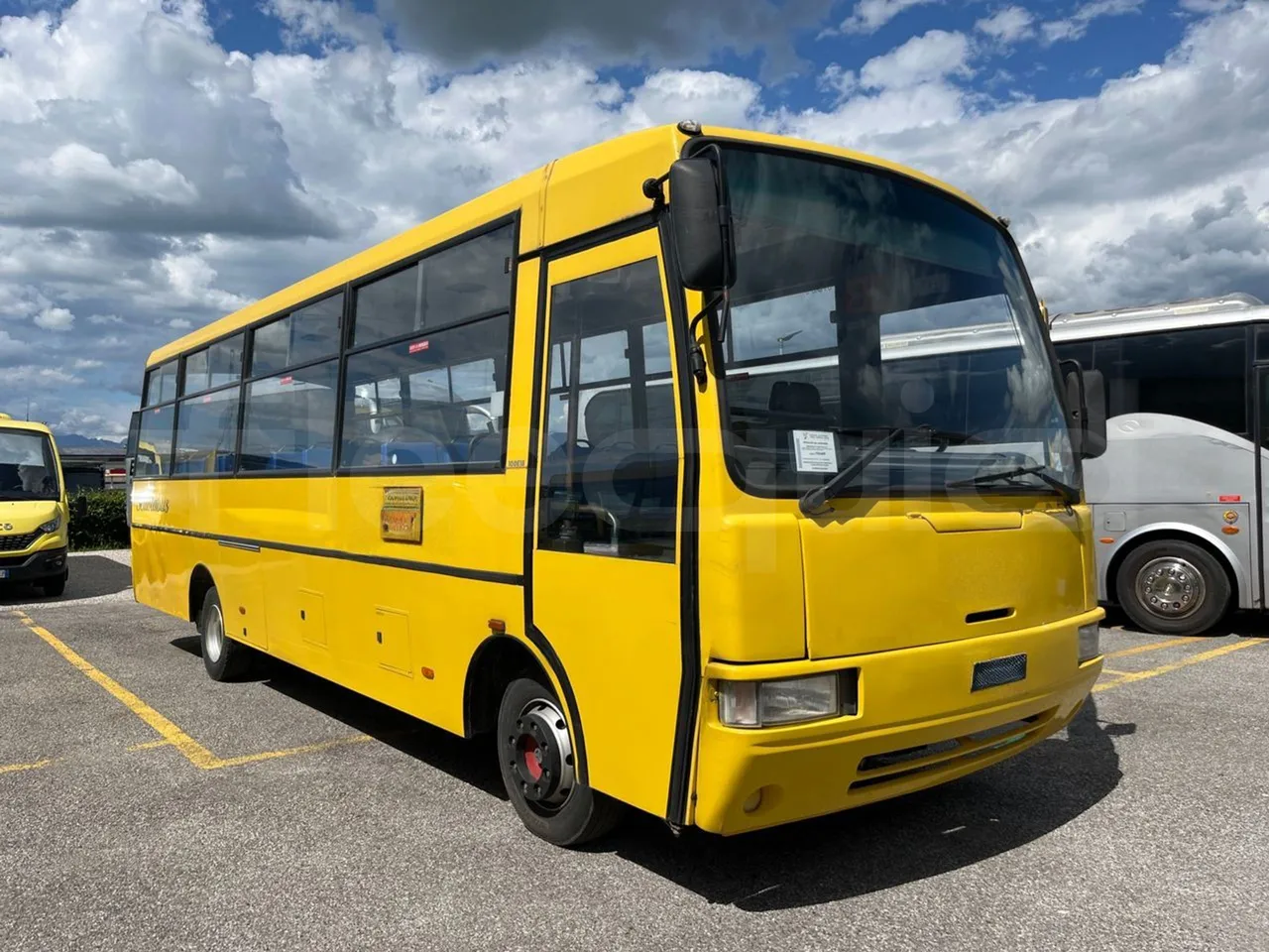 Iveco Cacciamali Tema 163/2 - EUR2 - 130kW - 9.195m - 3/4 front right doors (mandatory for bus to scrap)