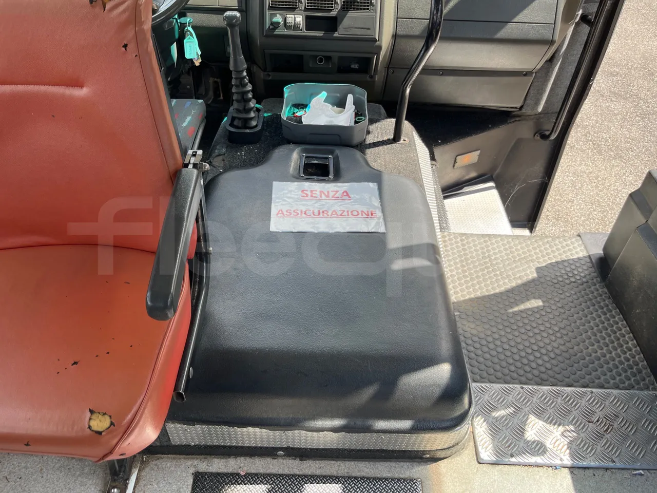 Iveco Cacciamali Tema 163/2 - EUR2 - 130kW - 9.195m - floor hatches photo