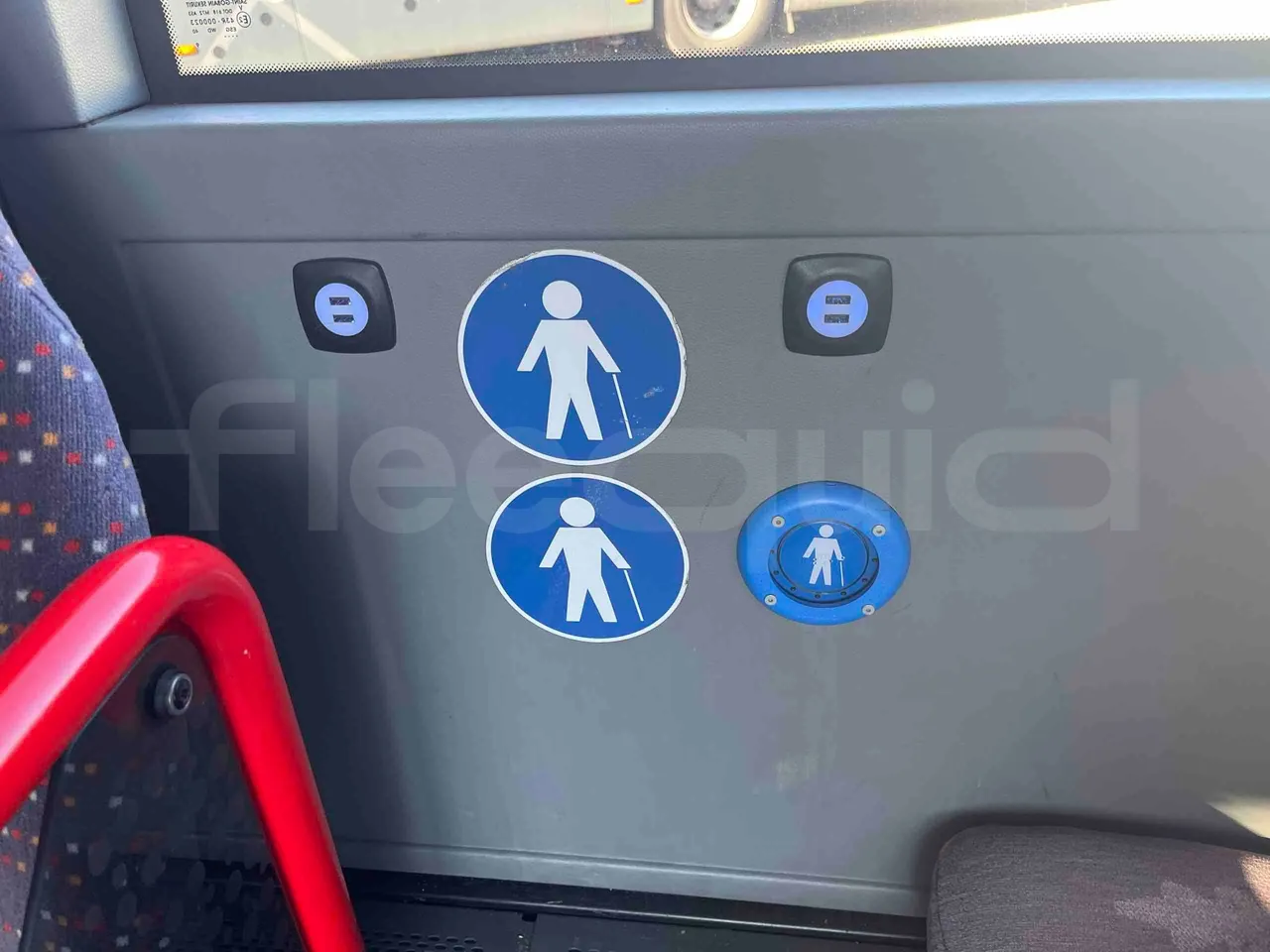 Mercedes-Benz Citaro - usb charging detail
