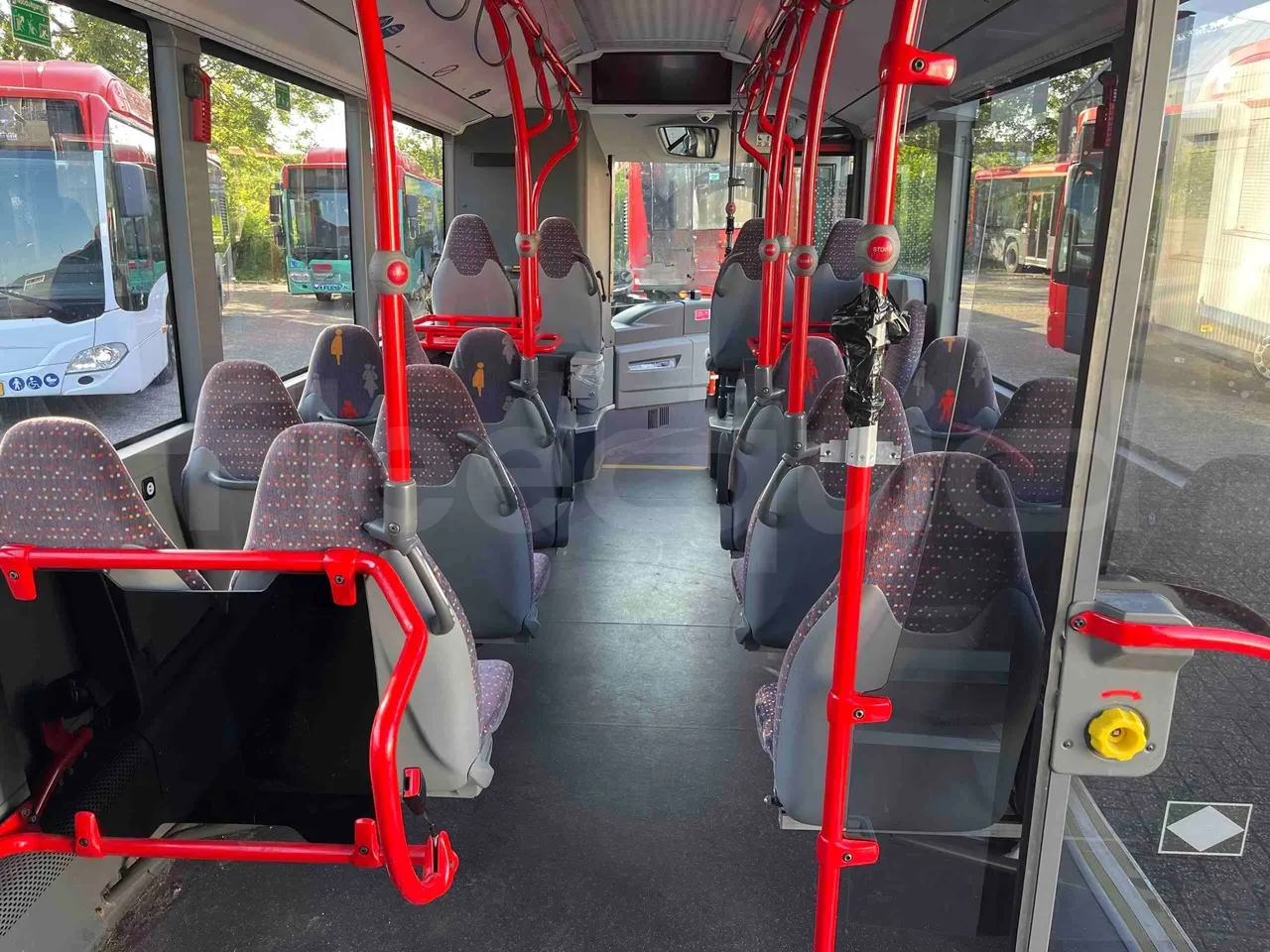 Mercedes-Benz Citaro - forward view middle aisle
