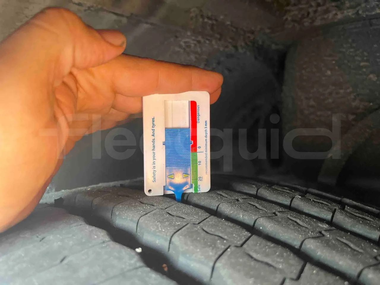 Mercedes-Benz Citaro - tread condition front tires left