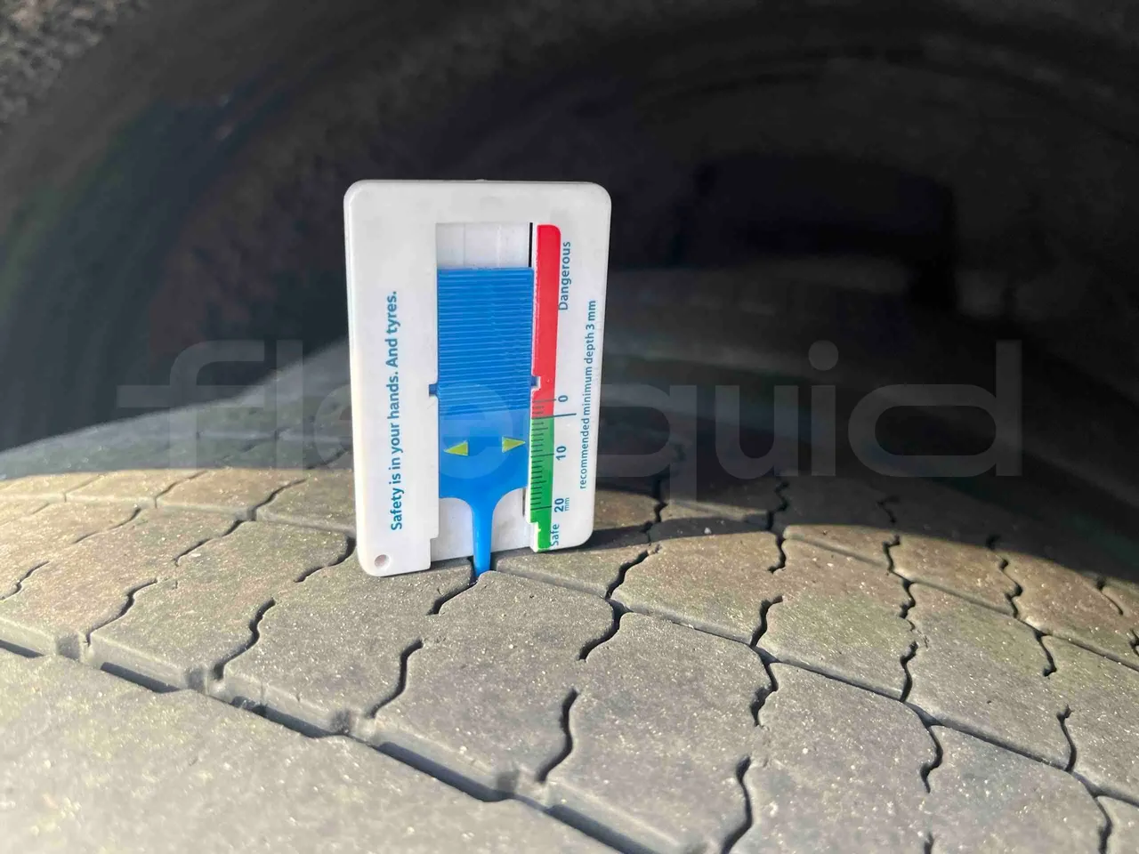 Mercedes-Benz Citaro - rear left tire photo