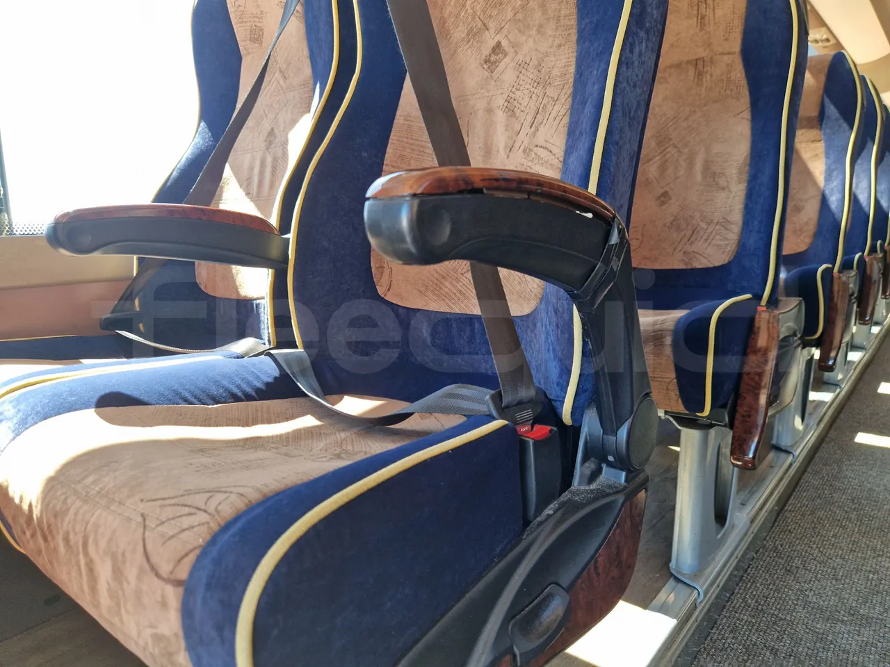 Iveco Magelys SFR210 - EUR5 - 331kW - 12.819m - armrest detail photo