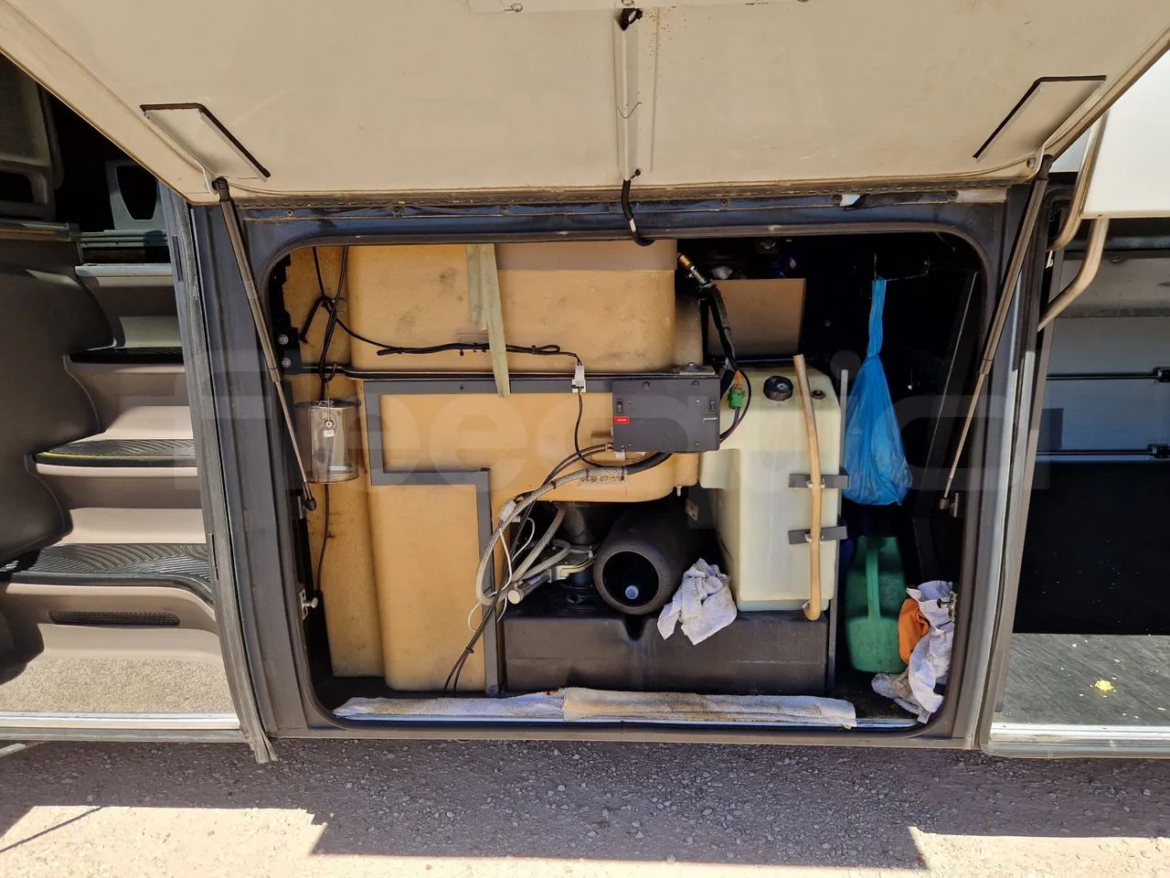 Iveco Magelys SFR210 - EUR5 - 331kW - 12.819m - external compartments photo