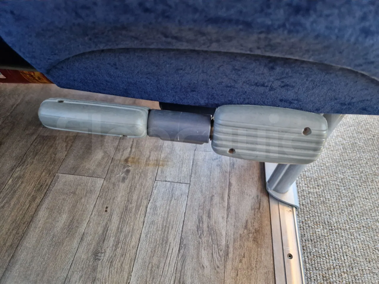 Iveco Magelys SFR210 - EUR5 - 331kW - 12.819m - footrest detail photo