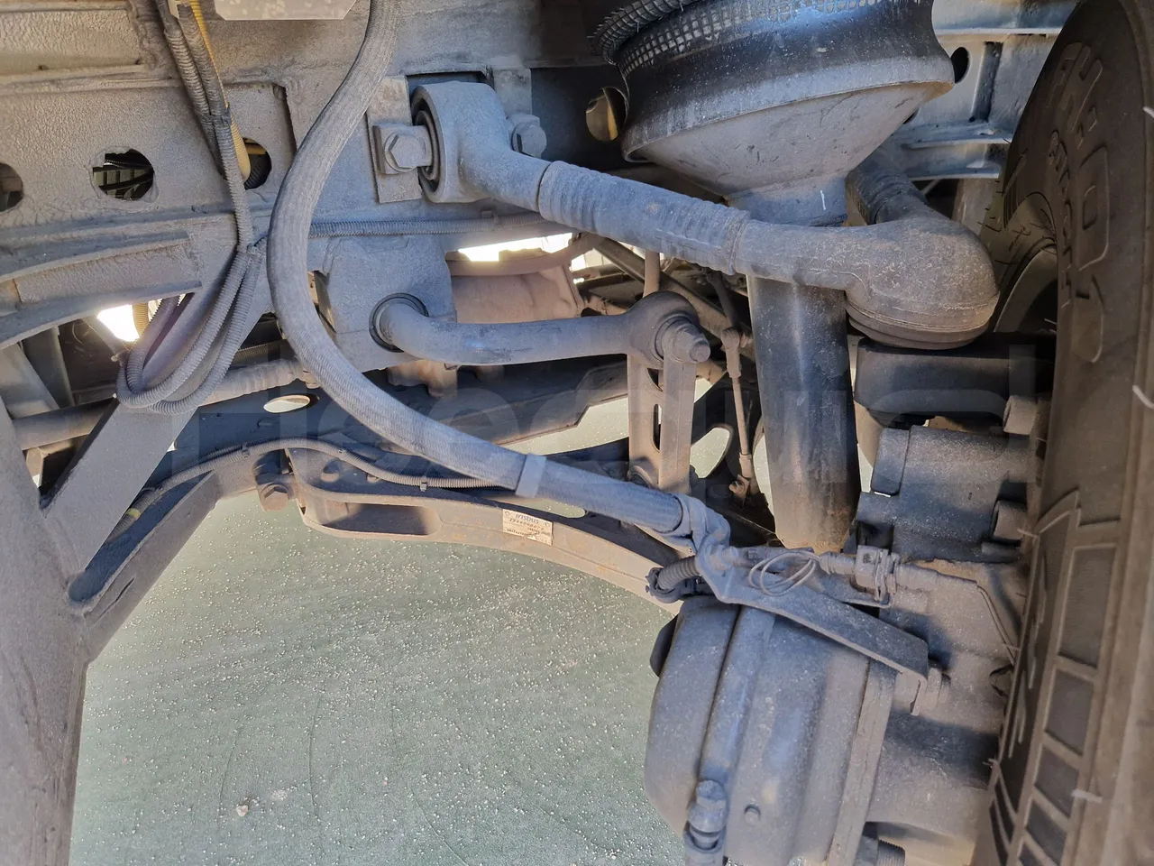 Iveco Magelys SFR210 - EUR5 - 331kW - 12.819m - front air springs right