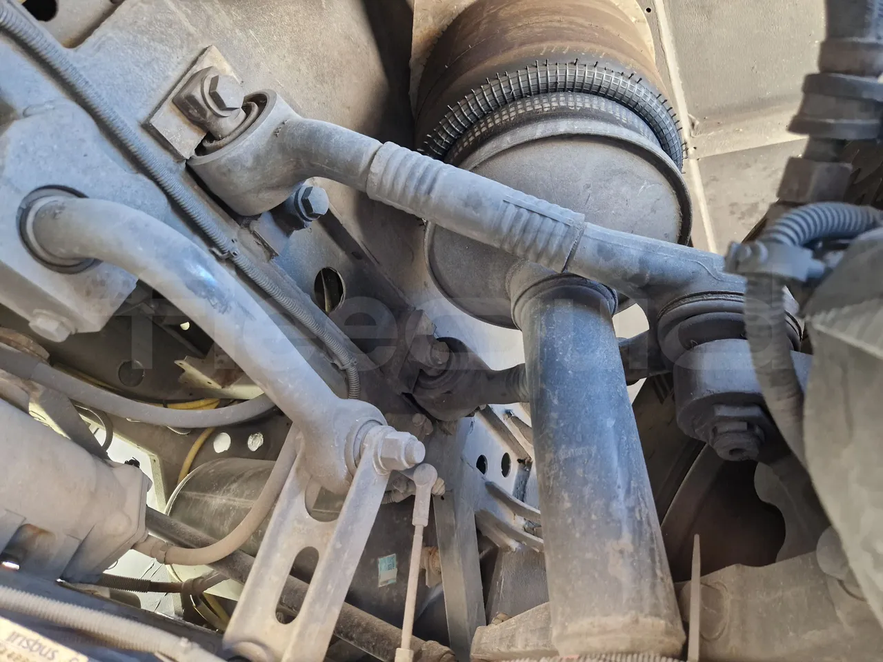 Iveco Magelys SFR210 - EUR5 - 331kW - 12.819m - front shock absorbers right