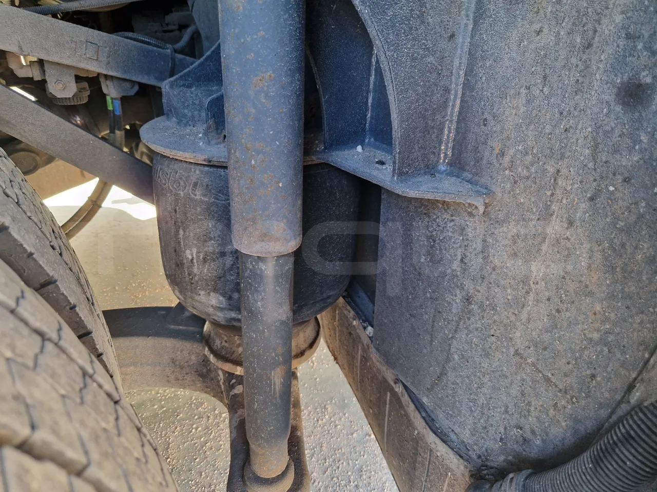 Iveco Magelys SFR210 - EUR5 - 331kW - 12.819m - axle 2 shock absorbers 1 left