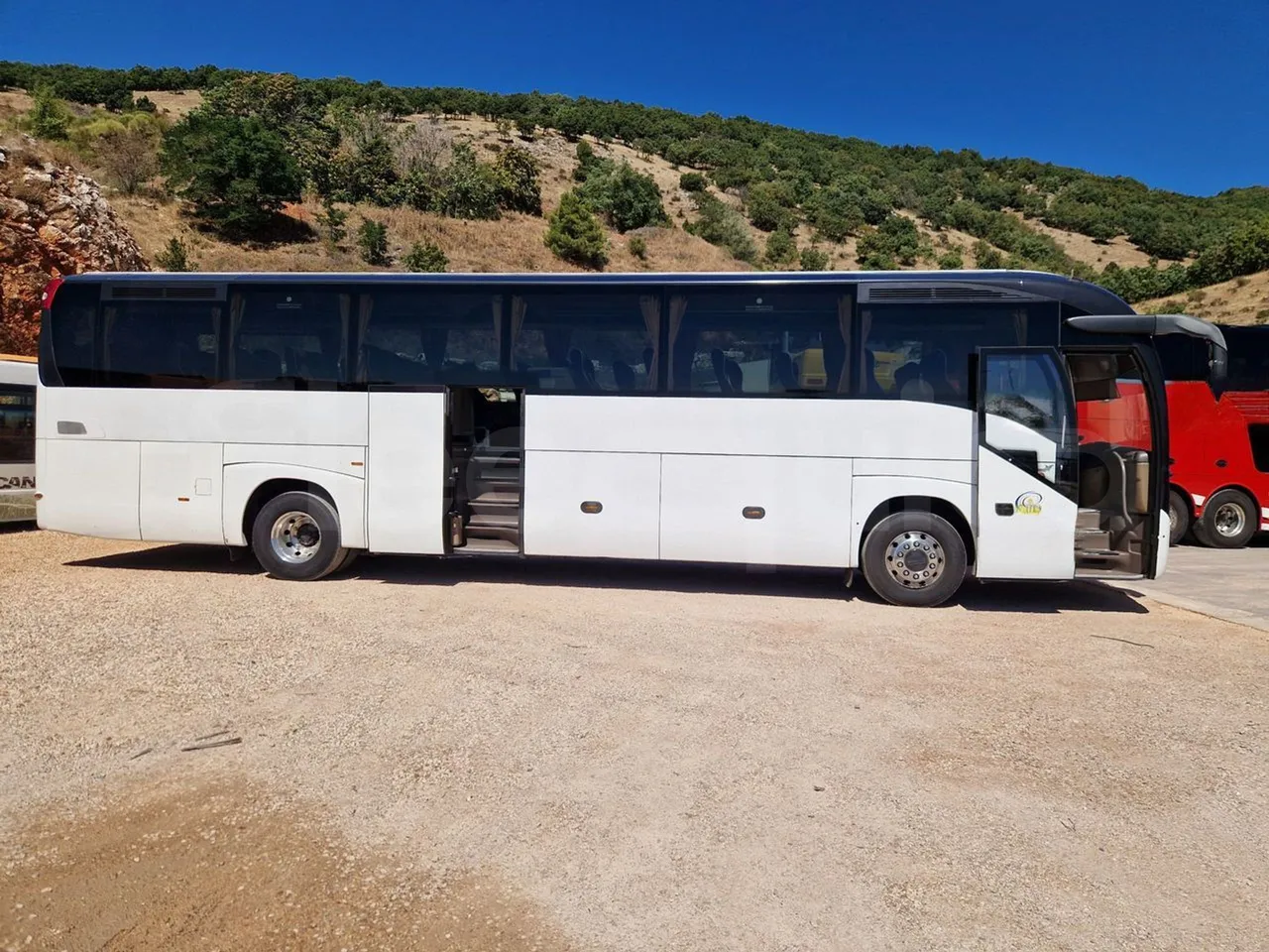 Iveco Magelys SFR210 - EUR5 - 331kW - 12.819m - right side doors open