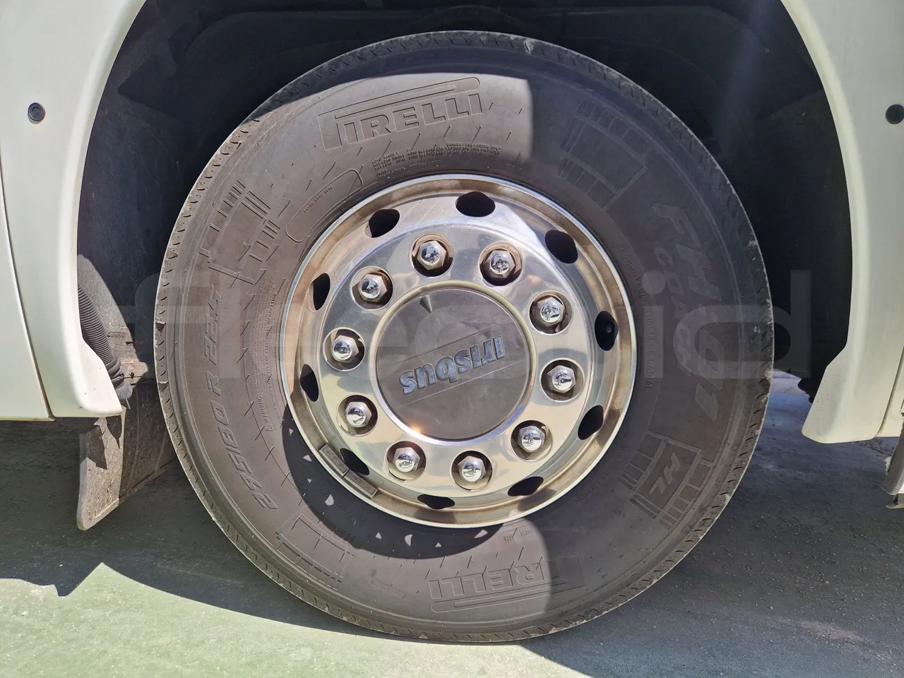 Iveco Magelys SFR210 - EUR5 - 331kW - 12.819m - front left tire measurements