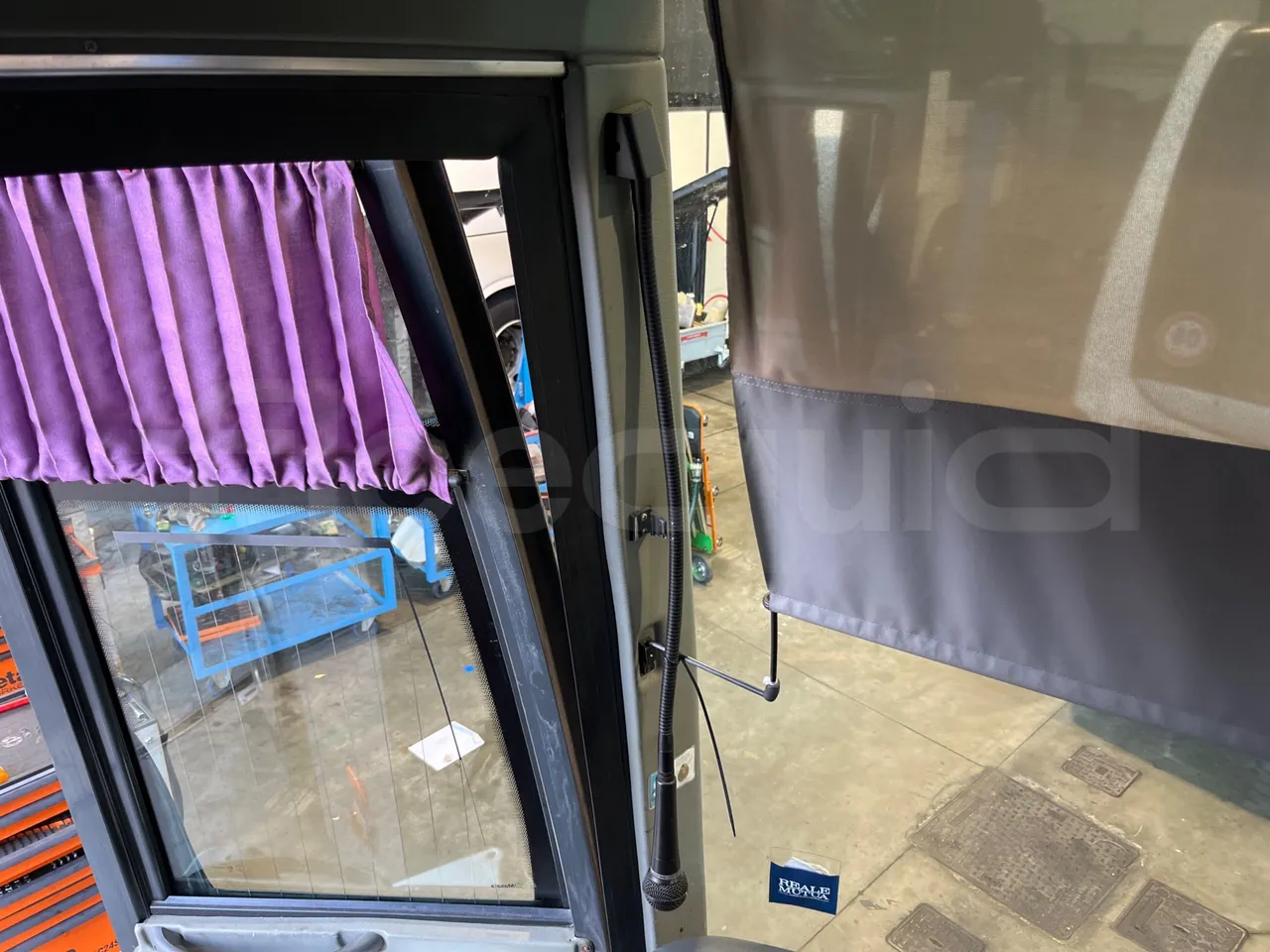 Irisbus 397E.12 397E.12 - Euro5 - 331kW -  12.410mt - driver microphone accessories photo