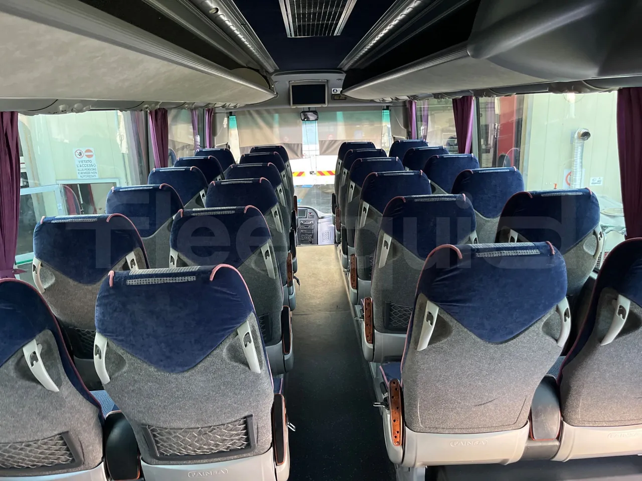 Irisbus 397E.12 397E.12 - Euro5 - 331kW -  12.410mt - forward view middle aisle