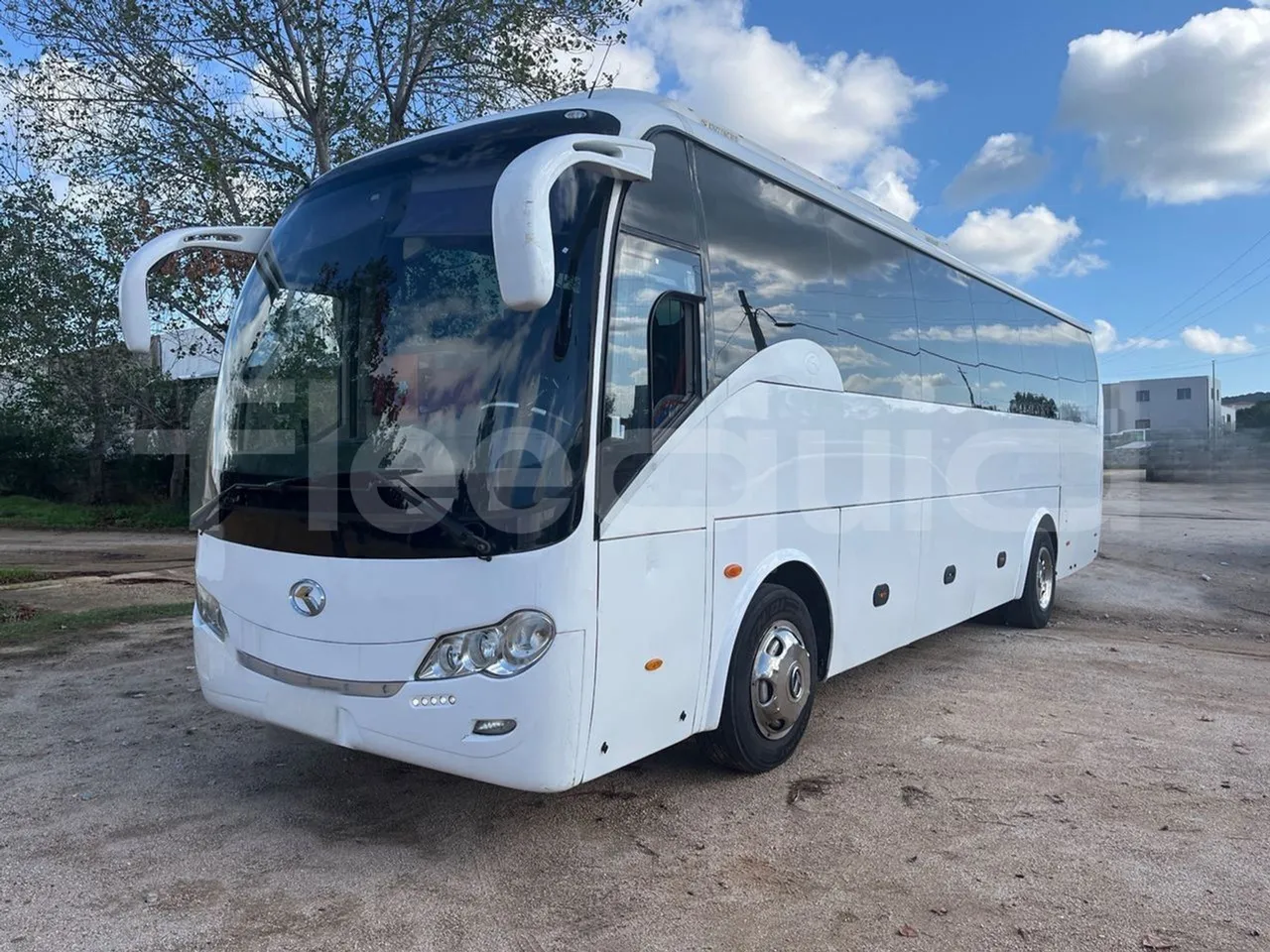 King Long XMQ6996 XMQ6996 / Euro 5 - 215 Kw - 9.895 Mt - 3/4 front left