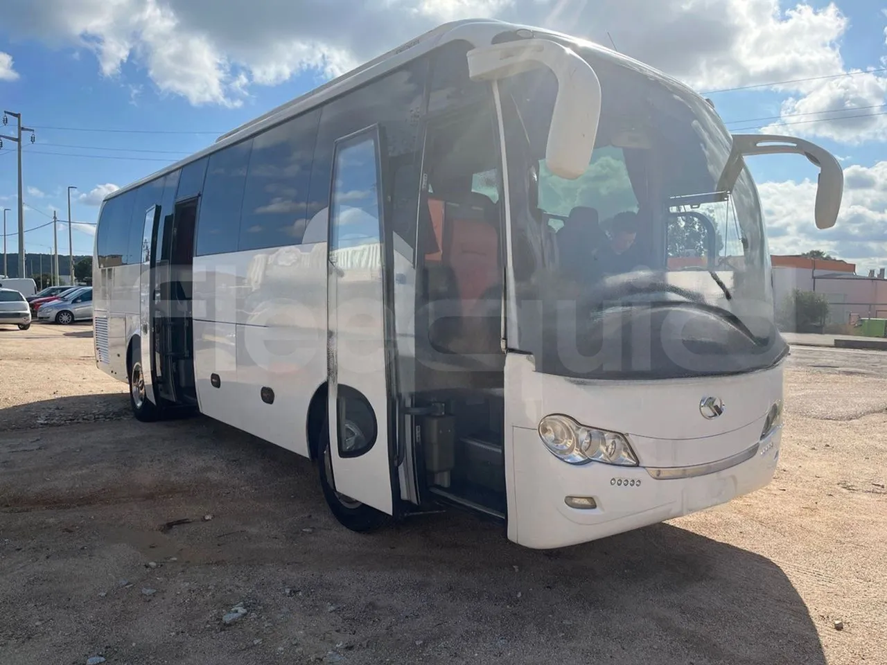 King Long XMQ6996 XMQ6996 / Euro 5 - 215 Kw - 9.895 Mt - 3/4 right front doors open