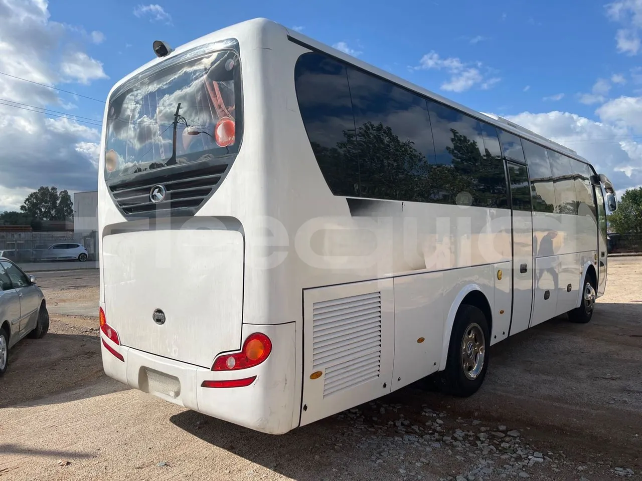 King Long XMQ6996 XMQ6996 / Euro 5 - 215 Kw - 9.895 Mt - 3/4 right rear doors closed