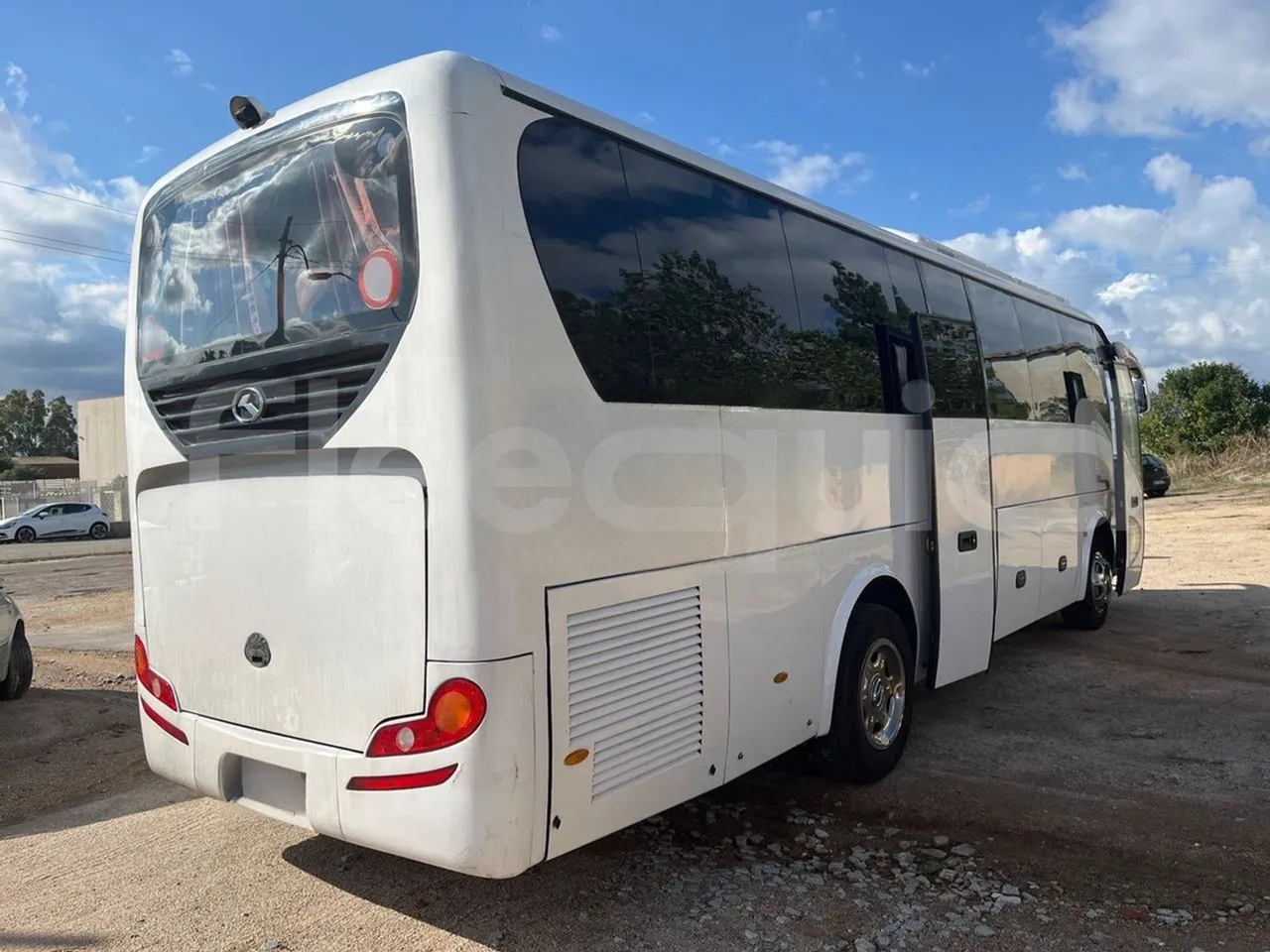 King Long XMQ6996 XMQ6996 / Euro 5 - 215 Kw - 9.895 Mt - 3/4 right rear doors open