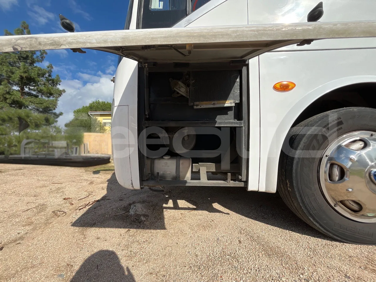 King Long XMQ6996 XMQ6996 / Euro 5 - 215 Kw - 9.895 Mt - external compartments photo